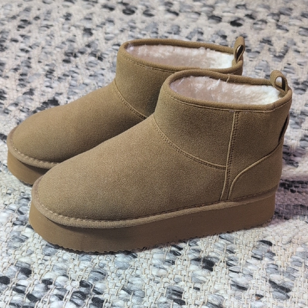 American Eagle Outfitters Tan Boots with White Lining